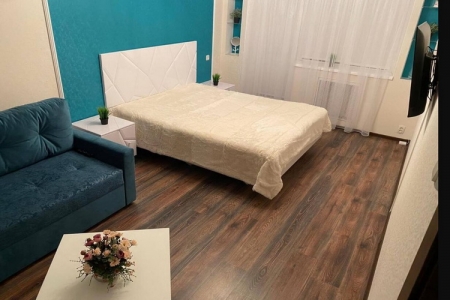 Чистая 2-х комнатная квартира с дизайнерским ремонтом